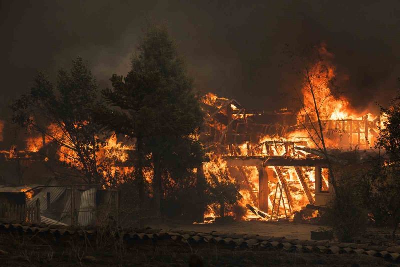 Şili’de orman yangınlarında can kaybı 22’ye yükseldi
