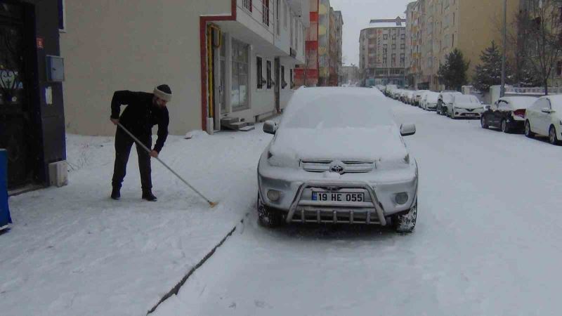 Kars beyaz gelinliğini giydi
