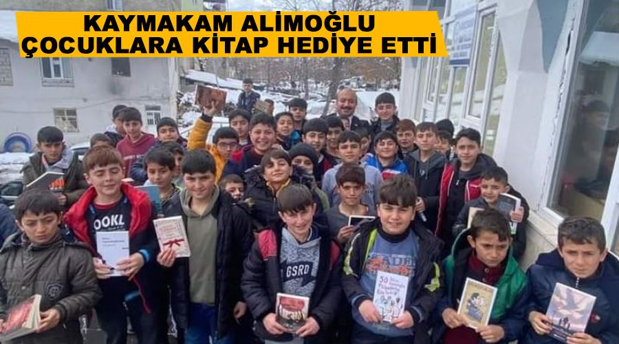 Kaymakam Alimoğlu çocuklara kitap hediye etti