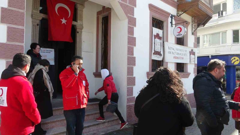 Muğla’da depremzedeler için kan bağışına yoğun ilgi
