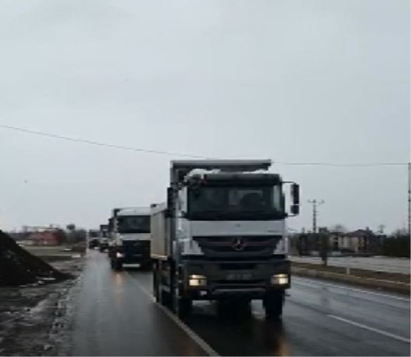 Tunceli’den deprem bölgesine çok sayıda personel ve araç gönderildi
