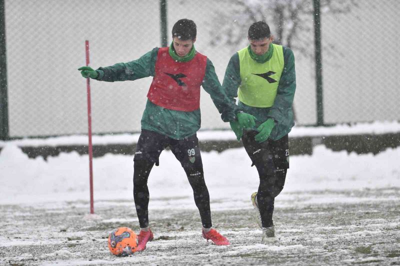 Bursasporlu futbolcuların aklı deprem bölgesinde
