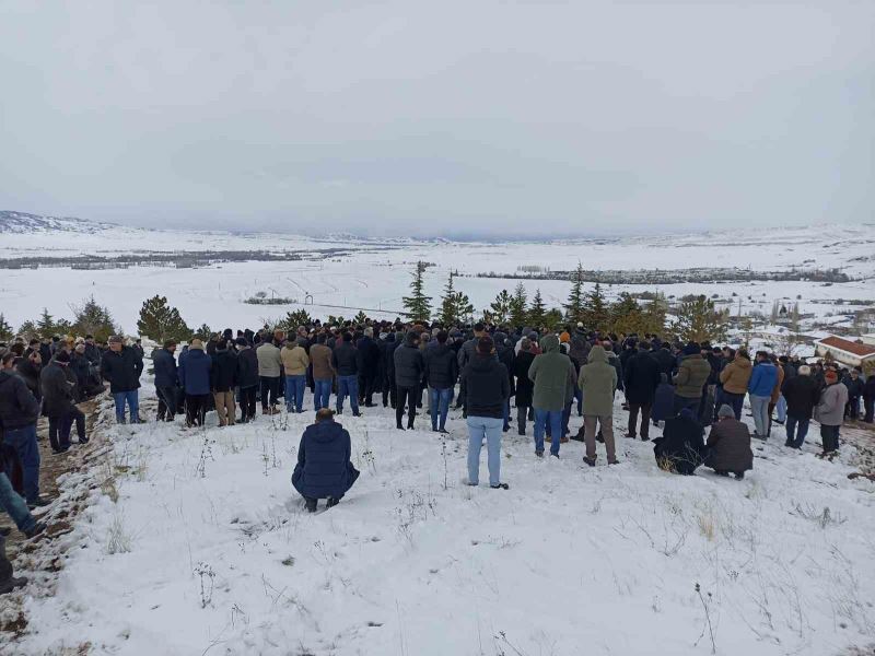 Depremde hayatını kaybeden inşaat ustası toprağa verildi
