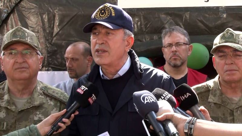 Bakan Hulusi Akar: “Deprem bölgesinde günlük 160 bin kişilik yemek kapasitesine ulaştık”
