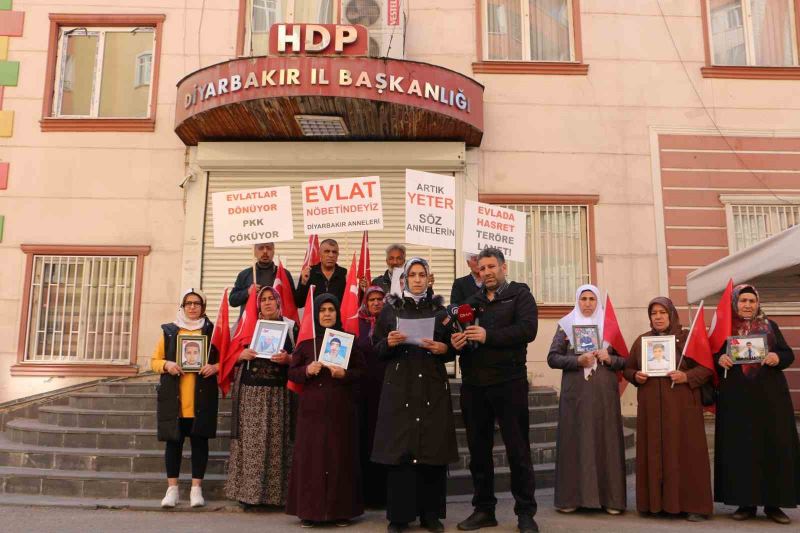 Evlat nöbetindeki ailelerden AYM’nin HDP kararına tepki
