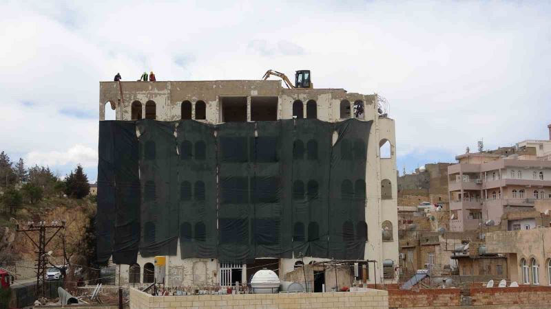 Mardin’de şimdiye kadar 29 milyon lira harcandı, bir betonarme daha yıkıldı
