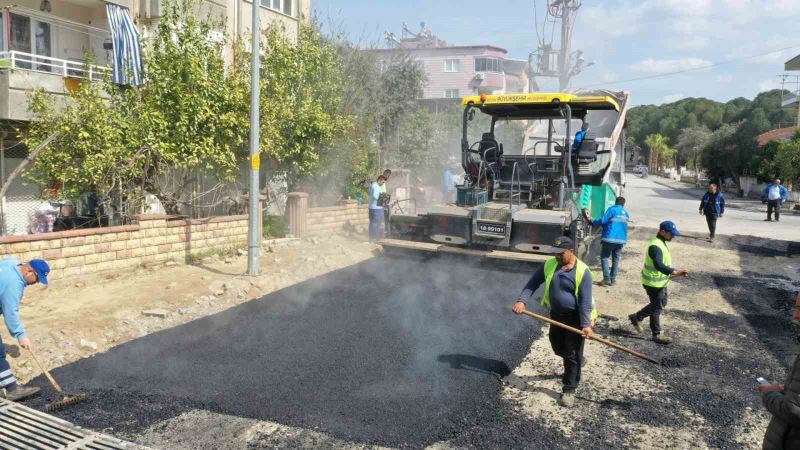 Aydın Büyükşehir Kuyucak’ta yol yapım çalışmalarını sürdürüyor
