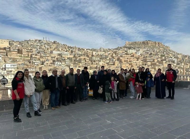Depremzede aileler, öğrenciler rehberliğinde Mardin’i gezdi
