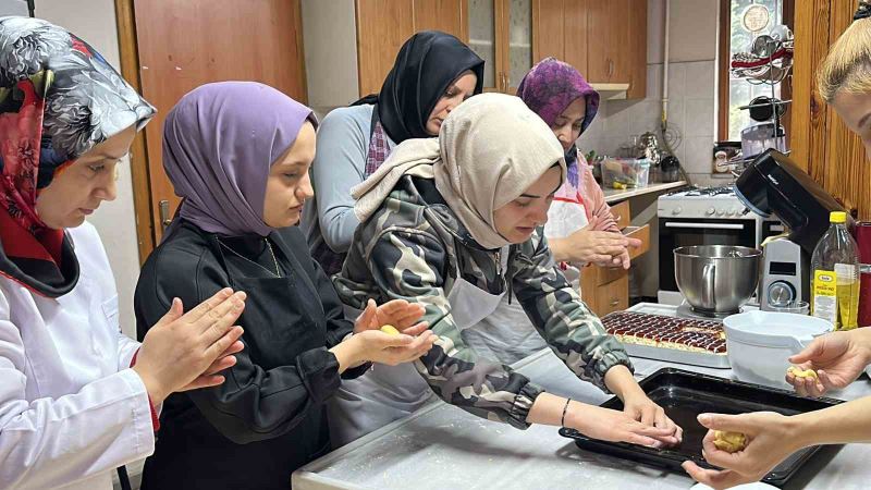 Hünerlerini kursta sergileyen kadınların hayali iş yeri açmak
