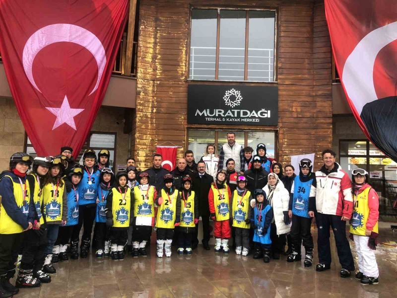 Okullar arası kayak şampiyonası Murat Dağı’nda yapıldı
