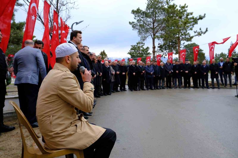 653 kişinin hayatını kaybettiği 1992 Erzincan depreminin şehitleri unutulmadı
