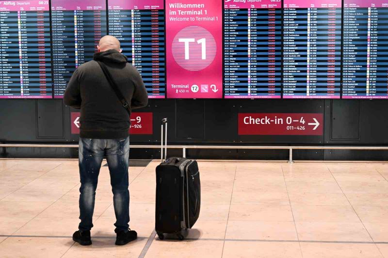 Almanya’da havalimanlarında grev, uçuşlar iptal edildi
