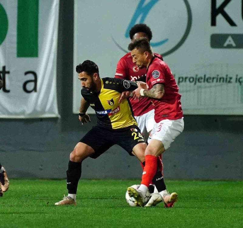 Spor Toto Süper Lig: İstanbulspor: 1 - DG Sivasspor: 0 (İlk yarı)
