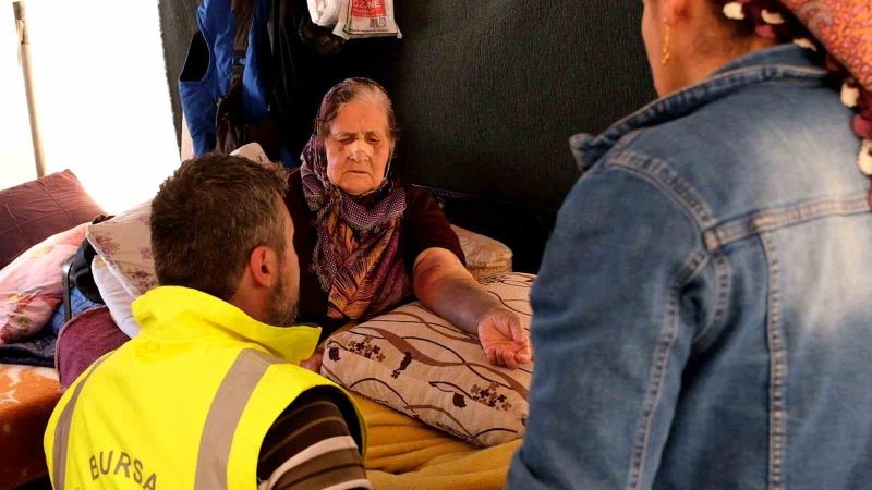 Çifte felaket yaşayan aileye Bursa Büyükşehir sahip çıktı
