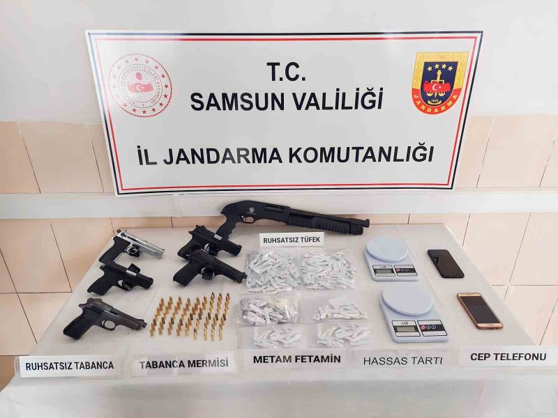 Jandarmadan 17 adrese eş zamanlı operasyon: Paket paket uyuşturucu ele geçirildi
