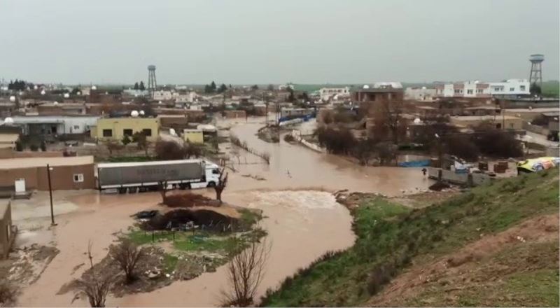 Kızıltepe’de mahalleler su altında kaldı
