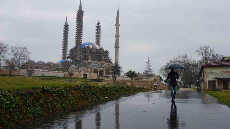 Edirne’de beklenen sağanak etkisini gösterdi
