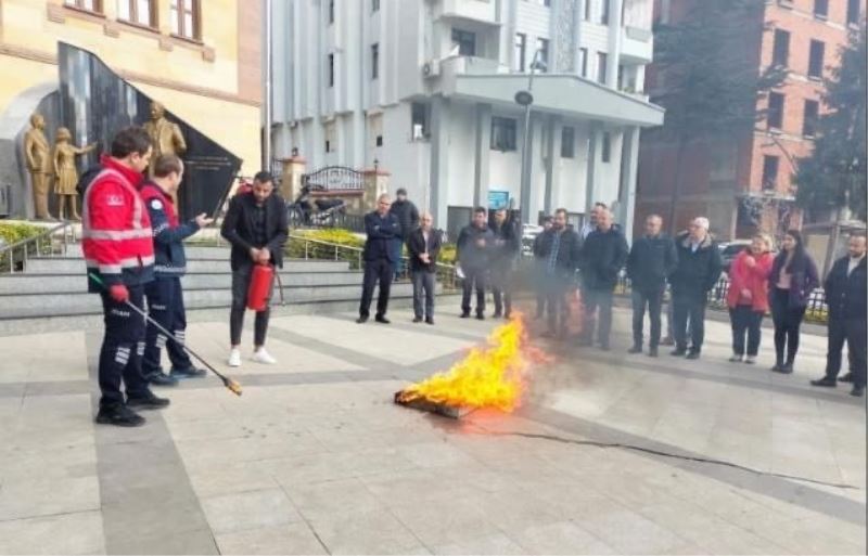 Biga’da Kaymakamlık personeline yangın eğitimi verildi
