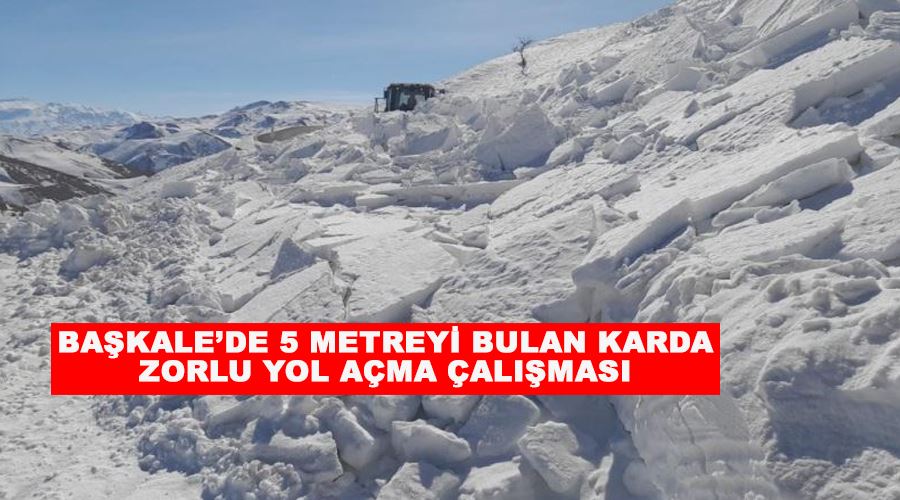 Başkale’de 5 metreyi bulan karda zorlu yol açma çalışması