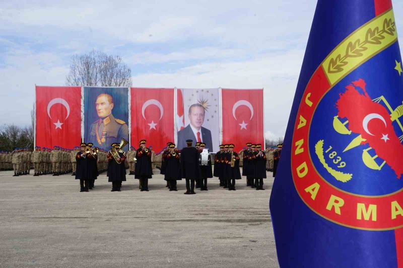 Deprem bölgesinde büyük kahramanlık örneği gösteren komandolar eğitimini tamamlayarak yemin etti
