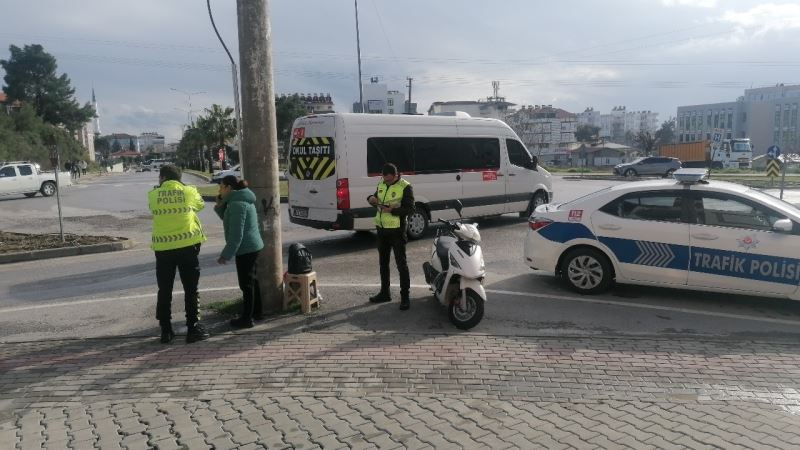 Taktığı kask sayesinde kazayı ucuz atlattı
