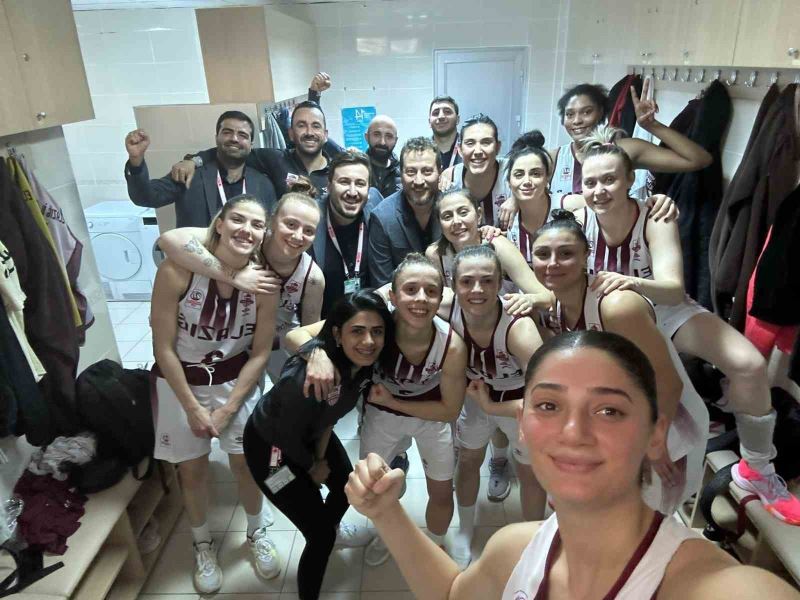 Elazığ İl Özel İdare: 70 - İzmit Belediyespor: 67
