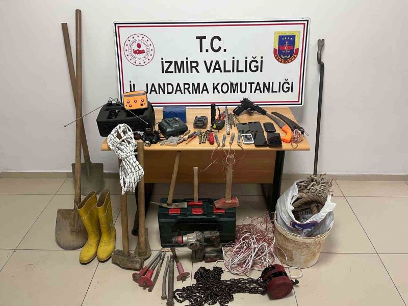 İzmir’de kaçak kazı yapan 7 kişiye suçüstü
