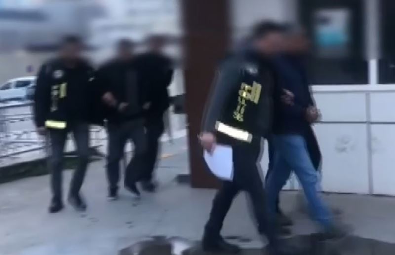 Nurdağı’nda yıkılan binalarla ilgili firari 2 şüpheli yakalandı
