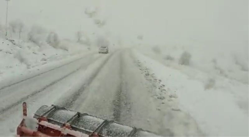 Tunceli-Erzincan arası zincirsiz tırlara kapatıldı
