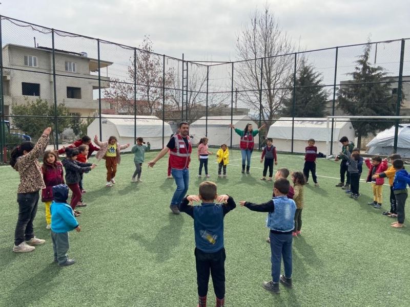 Gönüllü öğretmenlerden depremzede çocuklara psikososyal destek
