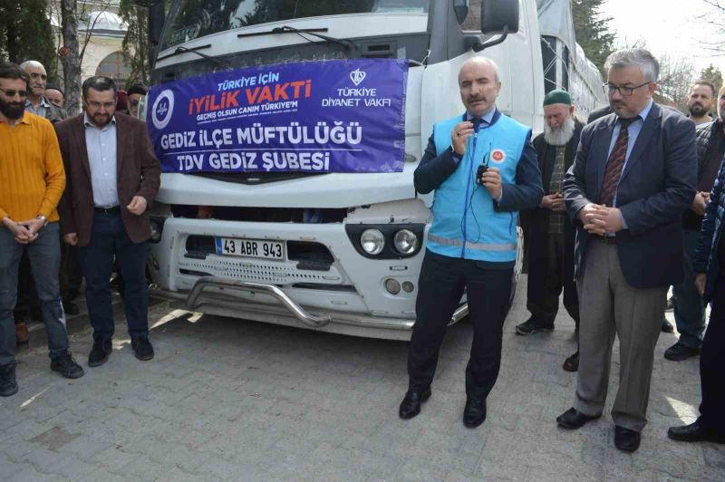 Gediz’de iyilik tırı dualarla uğurlandı
