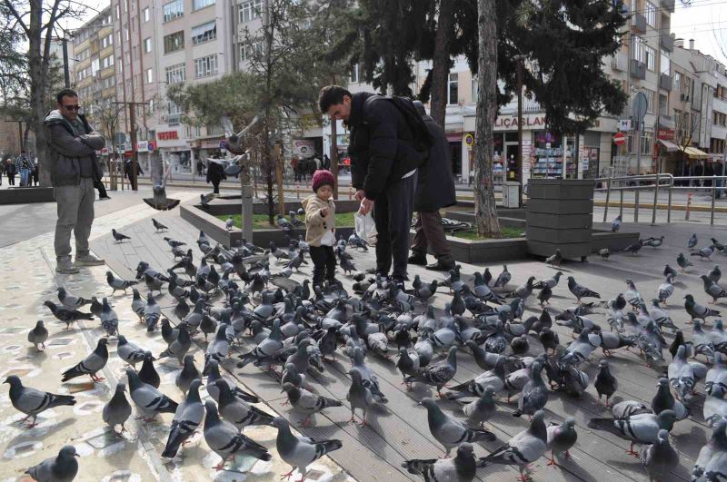 Hayvan sevgisi bu yaşta böyle başlıyor
