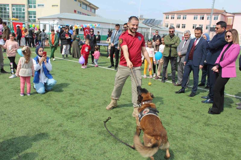 Depremzede çocuklar şenlikte bir araya gelerek Nevruz’u kutladı
