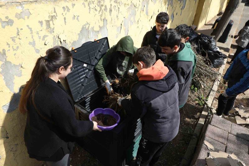 Eyüpsultanlı öğrenciler kompost kurulumu yaptılar
