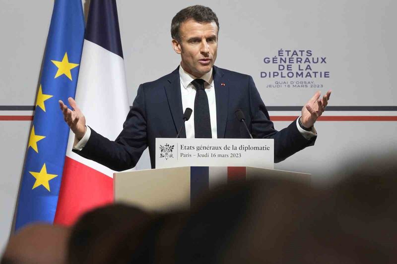 Macron: “(Emeklilik reformu) Bu reformu yapmaktan zevk aldığımı mı sanıyorsun?”
