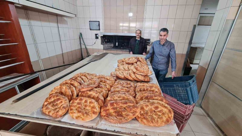 Devrek’te ramazan pidesi vatandaşların tüketimine sunulmaya başlandı
