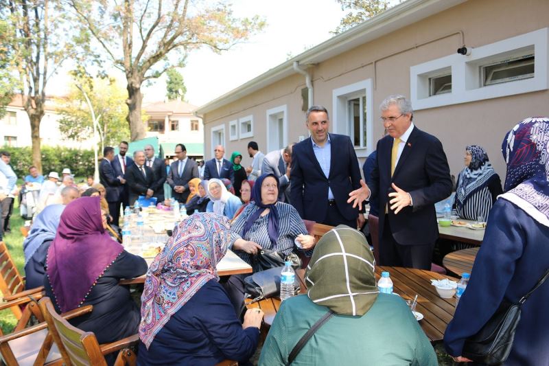 YADEM, bin 250’nin üzerinde yaşlıya uzanan el oluyor
