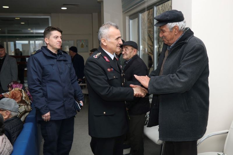 Jandarma ekiplerinden Yaşlılar Haftası ziyareti
