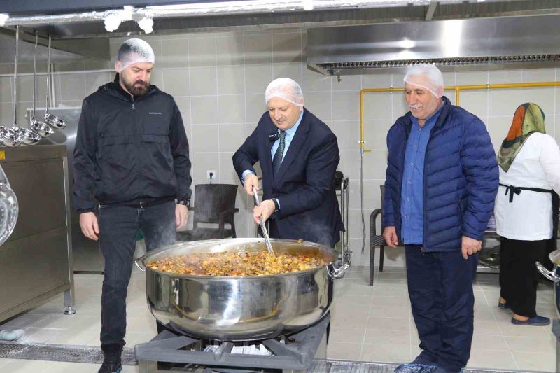 Ünye’deki aşevinden günlük 5 bin kişiye yemek
