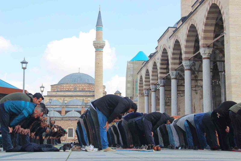 Konya’da Ramazan ayının ilk Cuma namazı kılındı
