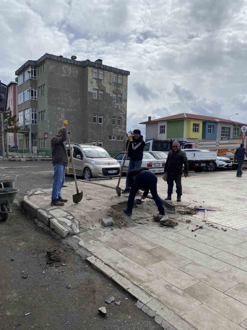 Selim Belediyesi yol çalışmalarına başladı
