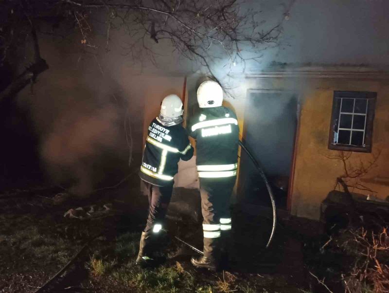 Depoda çıkan yangın büyümeden söndürüldü
