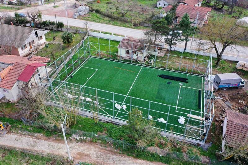 Karaabdülbaki’ye futbol sahası
