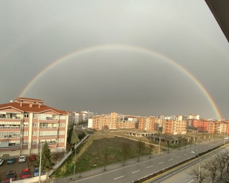 Eskişehir’de gökkuşağı görsel şölen oluşturdu
