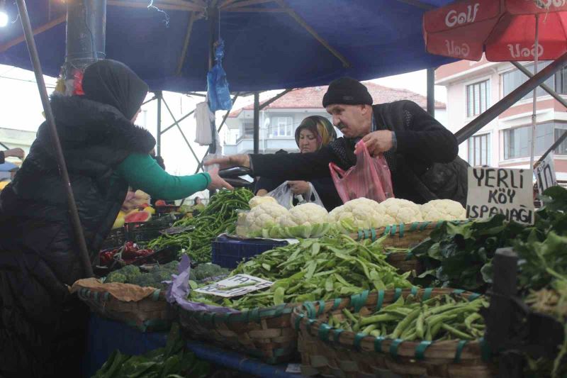 Semt pazarlarında Ramazan hareketliliği
