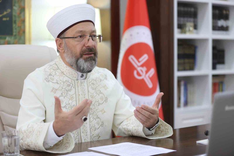 Diyanet İşleri Başkanı Erbaş: “Kur’an’ı okuyarak ve Türk bayrağını tanıyarak içinizdeki kötülere en büyük cevabı verin”
