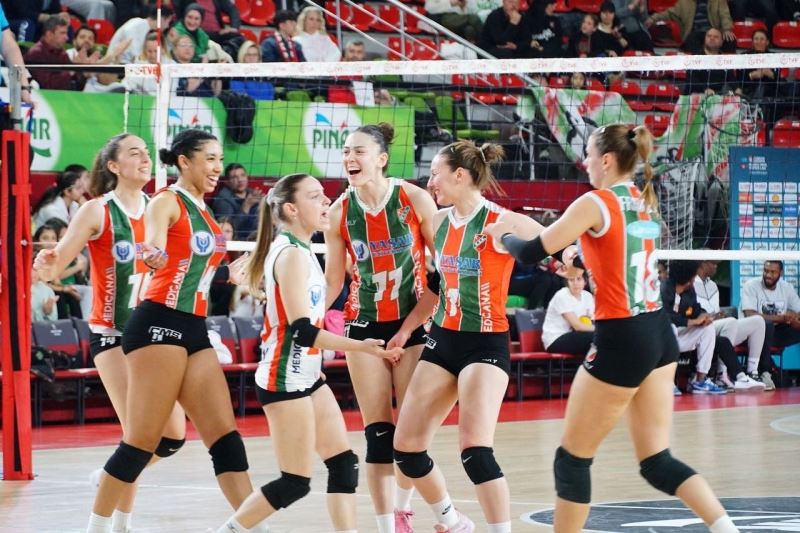 Karşıyaka Voleybol’un Sultanlar Ligi hayalleri seneye kaldı
