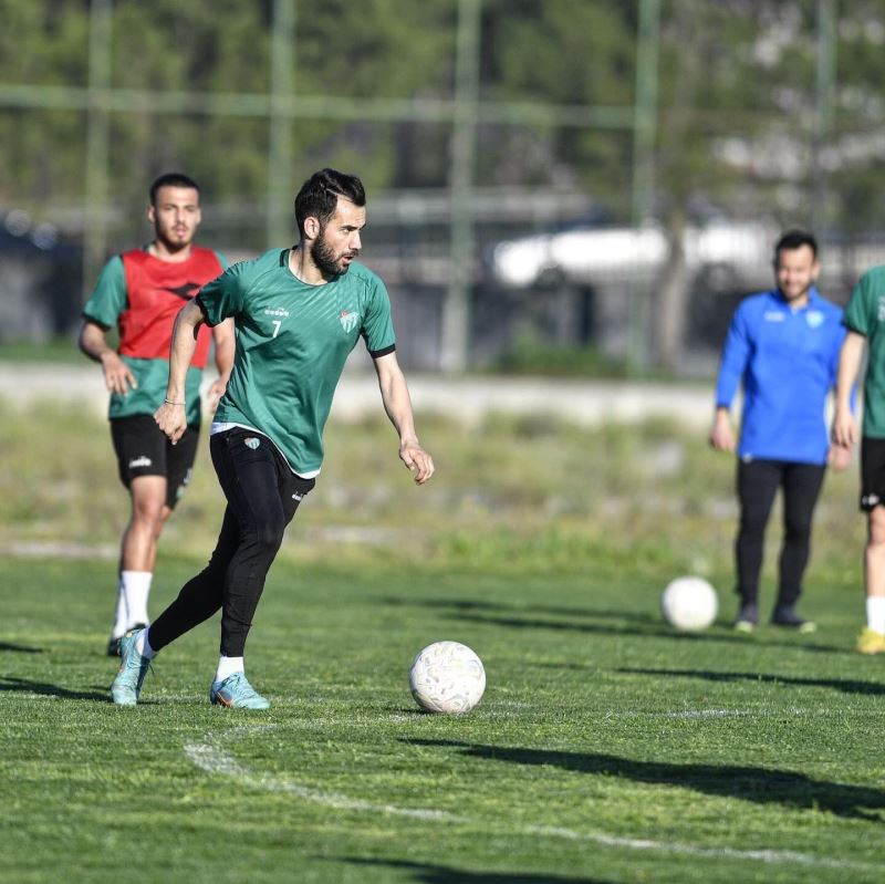 Özer Hurmacı sahaya indi
