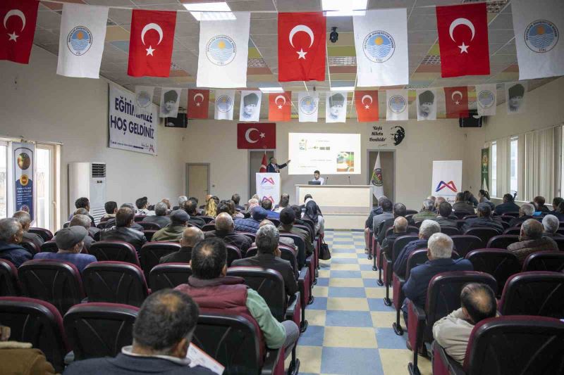 Mersin’de üreticilere kaysı hasat teknikleri eğitimi
