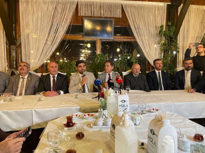 AK Parti teşkilatı gazetecilerle iftar programında buluştu
